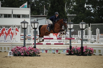 Abigail Leadbetter and Hearts Cruise win the Equissage Pulse Senior British Novice Championship Final